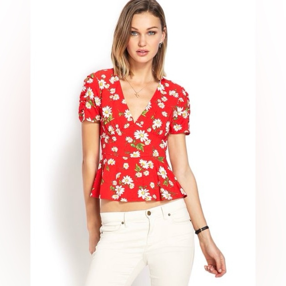 🌹 Forever 21 Red Floral Casual Top 🌹